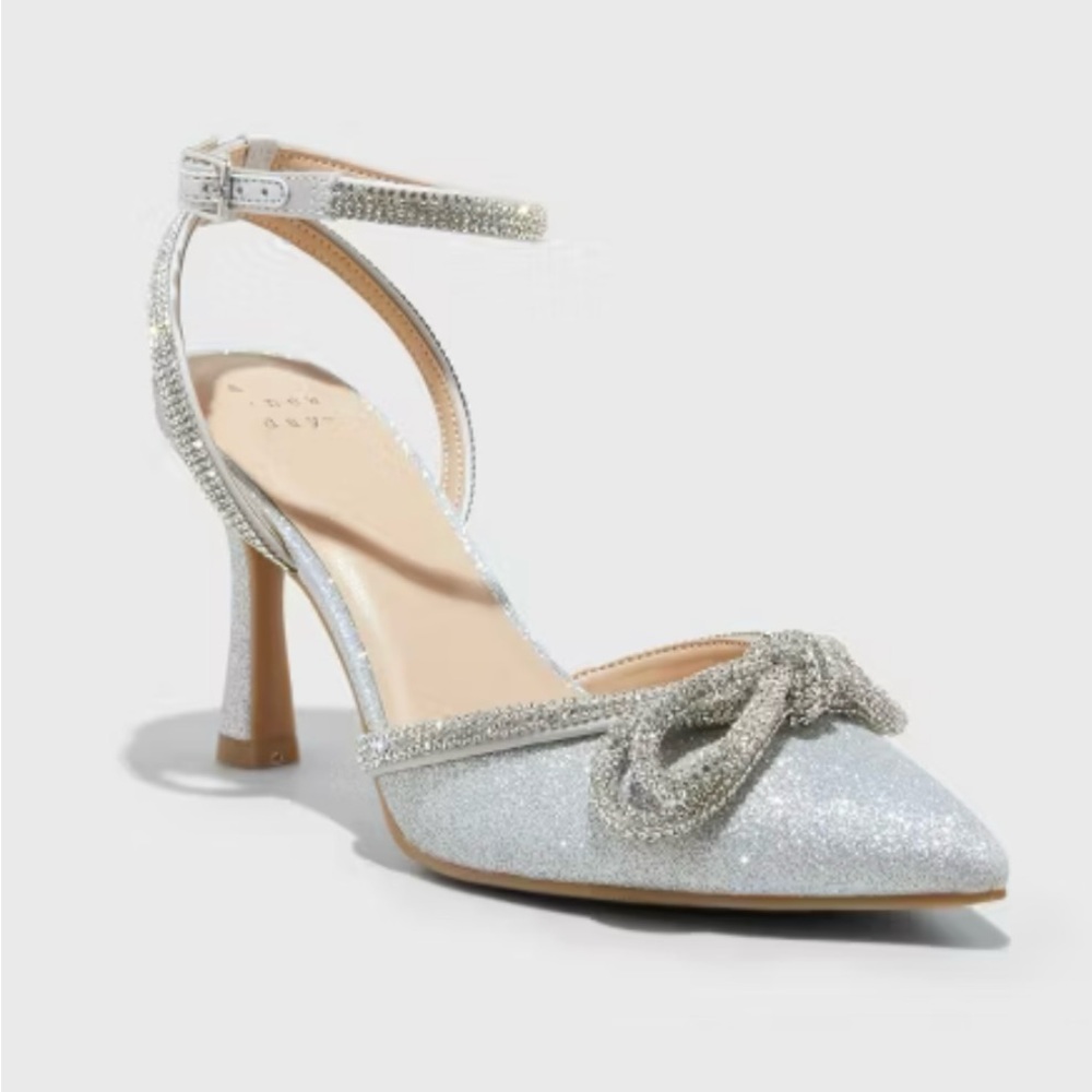 Women's Carmin Bow Pumps with Memory Foam Insole - A New Day size 6
